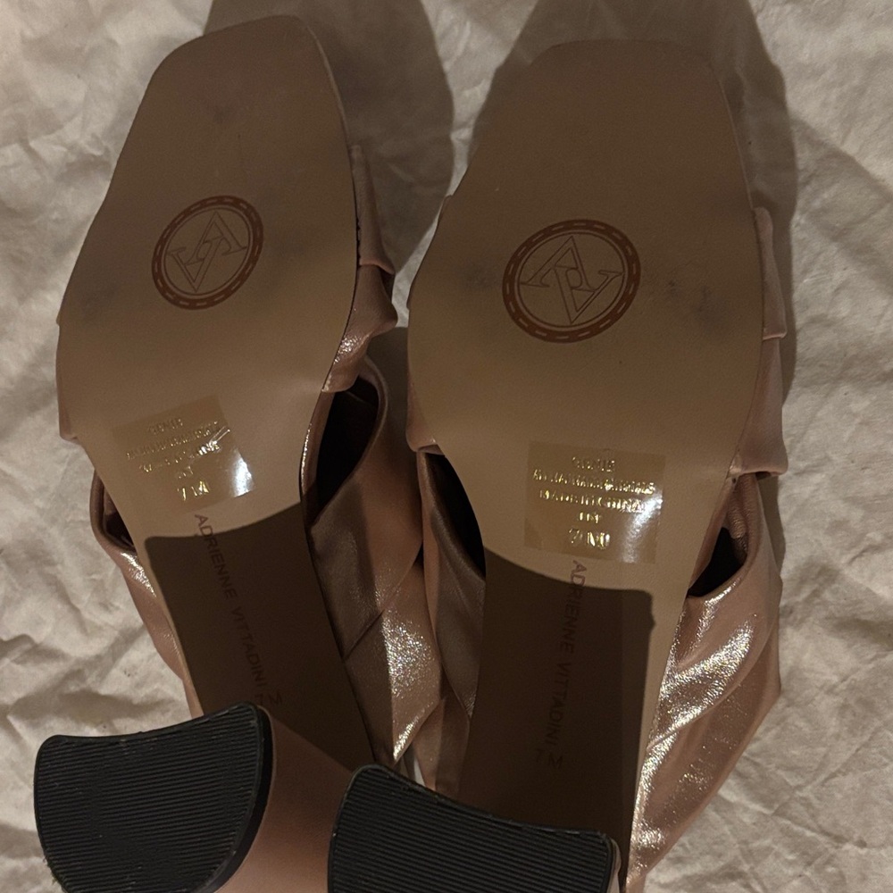 Adrienne Vittadini Metallic Blush Knot Mules - Picture 5 of 5